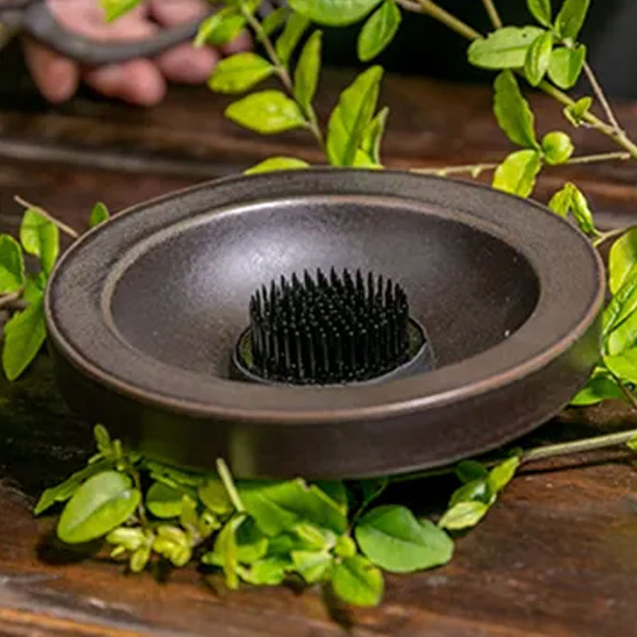 NEEDLE BLOOM FLOWER HOLDER